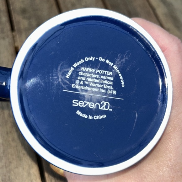 Harry Potter The Golden Snitch Christmas Mug - Picture 6 of 6